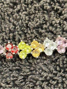Semi-precious gemstone bracelet in sterling silver.